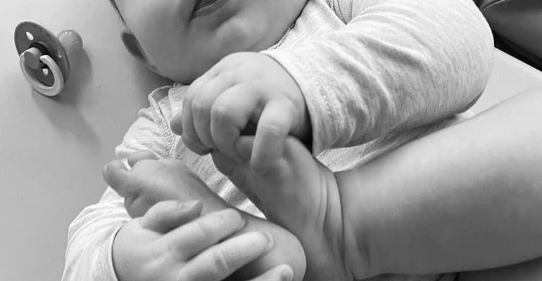 Mains et pieds de bébé